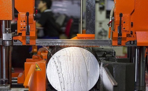 弋阳立式金属带锯床切削出现跑带故障解决方法！